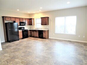 52 Michael Ln, Unit B in Denver, PA - Foto de edificio - Building Photo