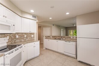 27450 Palmesta Circle in Bonita Springs, FL - Foto de edificio - Building Photo