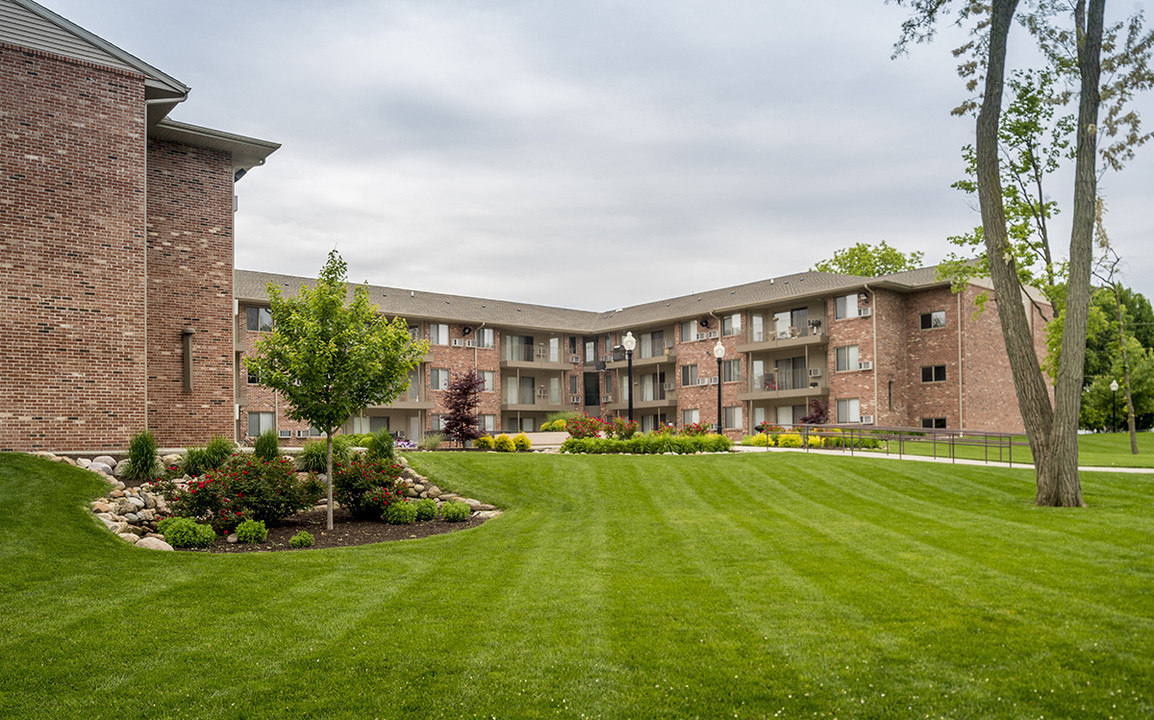 Parkstone Villas -offboarding February 10 in Tuscola, IL - Building Photo