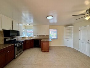 2636 E Wall St in Signal Hill, CA - Building Photo - Building Photo