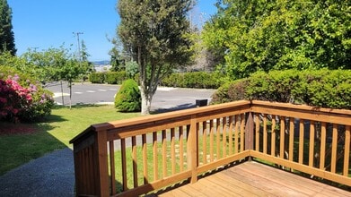 2272 Madrona St in North Bend, OR - Building Photo - Building Photo
