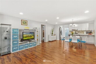 4 Bed 2 Bath Home in Mountlake Terrace! in Mountlake Terrace, WA - Building Photo - Building Photo