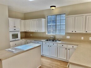8806 Edenbridge St in Spring, TX - Building Photo - Building Photo