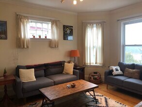 21 Lewis St, Unit 3 in Somerville, MA - Building Photo - Building Photo