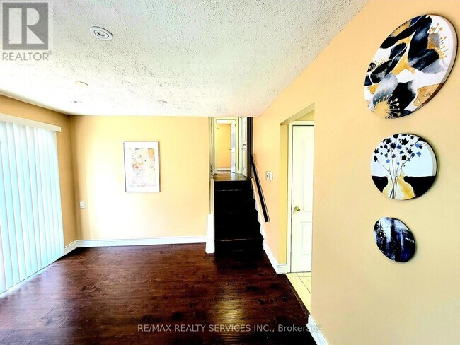 9 Bruce Beer Dr in Brampton, ON - Building Photo - Building Photo