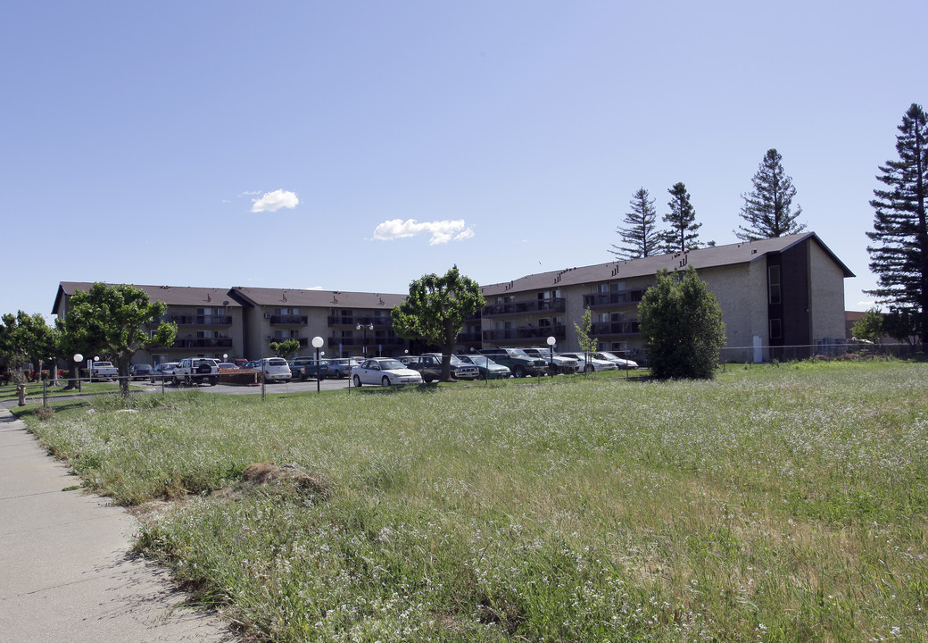 Sutter Village Apartments in Yuba City, CA - Foto de edificio