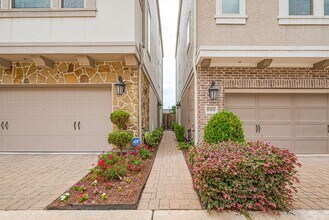 8324 Hillendahl Blvd in Houston, TX - Building Photo - Building Photo