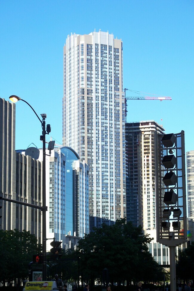 The Residences at River East in Chicago, IL - Building Photo - Building Photo