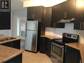23 Caliber Ct in Nobleton, ON - Building Photo - Building Photo
