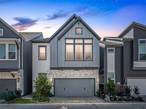 16011 Mason Run Dr in Houston, TX - Building Photo - Building Photo