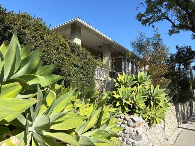 5701 Fayette St in Los Angeles, CA - Building Photo - Building Photo