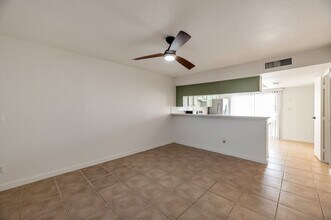 2423 E Tracy Ln in Phoenix, AZ - Building Photo - Building Photo