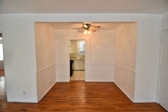 14830 Dickens St, Unit 02 in Los Angeles, CA - Foto de edificio - Building Photo