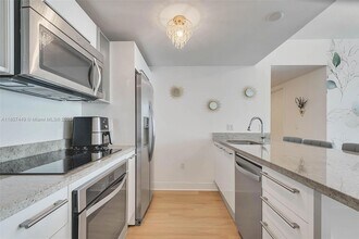 185 SW 7th St, Unit 2204 in Miami, FL - Building Photo - Building Photo