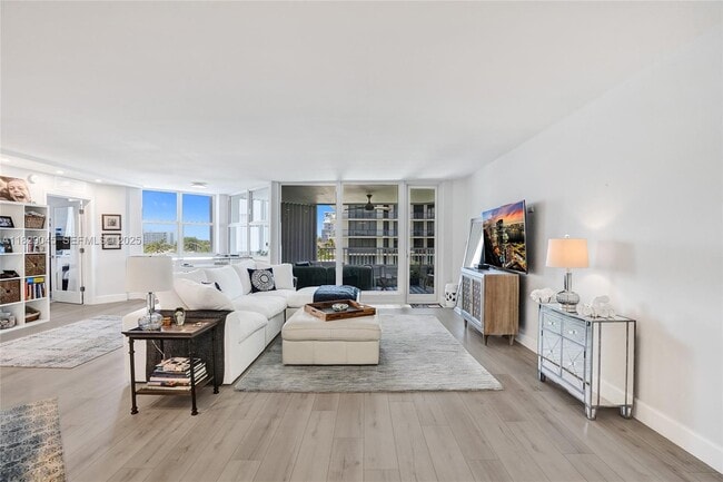 1340 S Ocean Blvd in Pompano Beach, FL - Building Photo - Building Photo