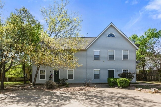 property at 2908 Whisper Oaks Ln