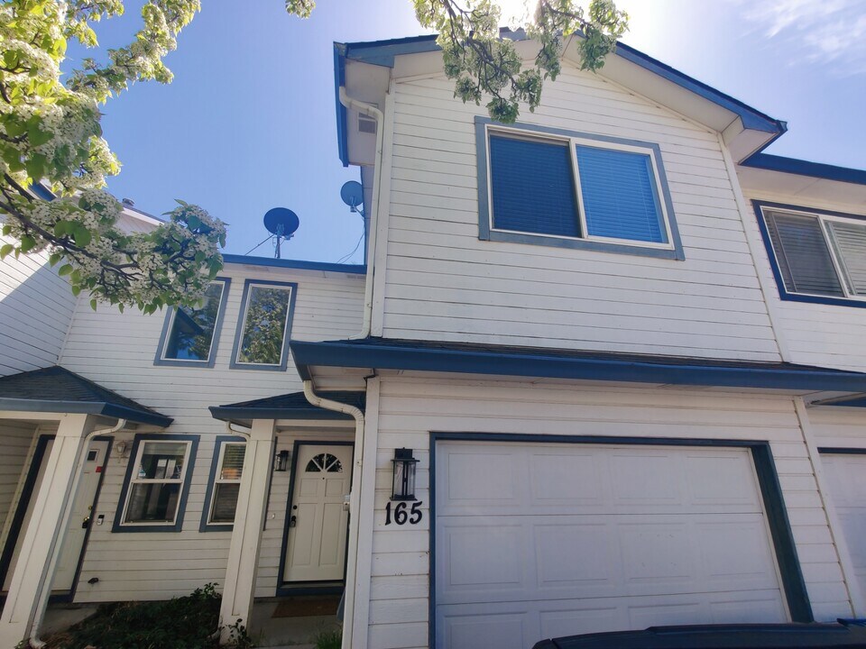 165 Sagebrush Ave in Mountain Home, ID - Building Photo