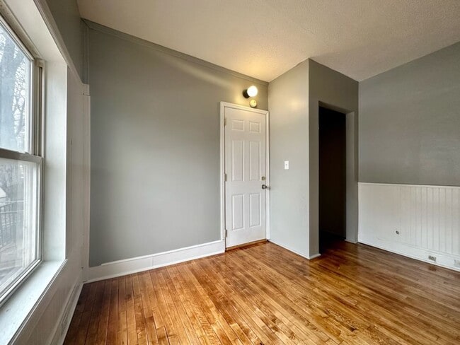property at 318 N 27th Ave