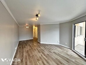 975 E Broadway in Vancouver, BC - Building Photo - Building Photo