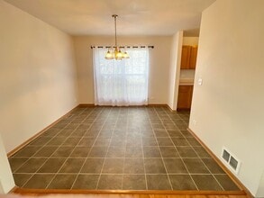 1814 Van Dyke Ln in Carpentersville, IL - Building Photo - Building Photo