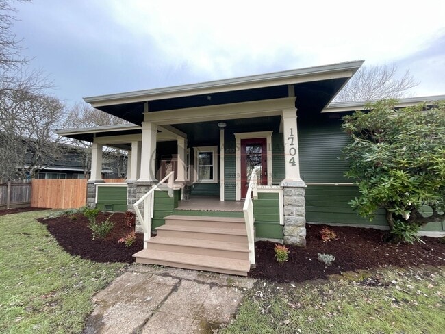 property at 1704 Applegate St