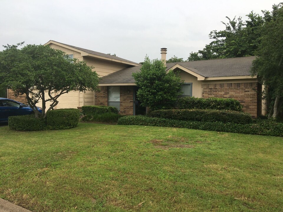 5903 Guildwood Dr in Arlington, TX - Building Photo