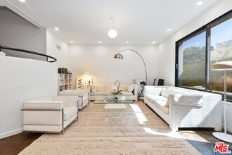 148 S Roxbury Dr in Beverly Hills, CA - Building Photo - Building Photo