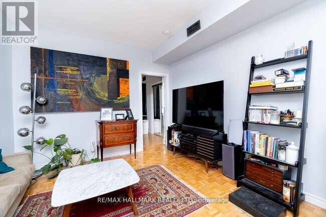 804 Queen St E in Toronto, ON - Building Photo - Building Photo