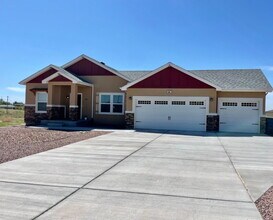 852 E Sandusky Dr in Pueblo West, CO - Building Photo - Building Photo