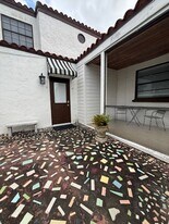 359 Greenbriar Dr in Lake Park, FL - Building Photo