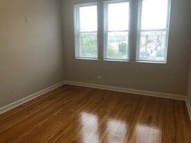 3003 N Spaulding Ave, Unit 3 in Chicago, IL - Building Photo