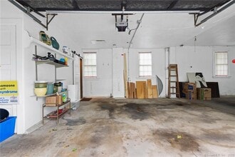 20 Sycamore Rd in West Hartford, CT - Building Photo - Building Photo