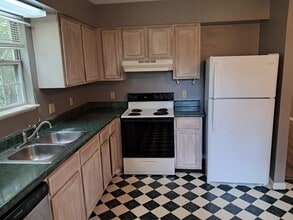 121 Oak Dr, Unit B in Dickson, TN - Building Photo - Building Photo