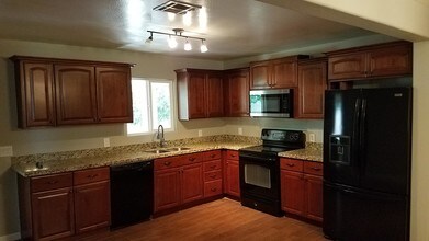 1009 E Hampton Ave in Mesa, AZ - Building Photo - Building Photo