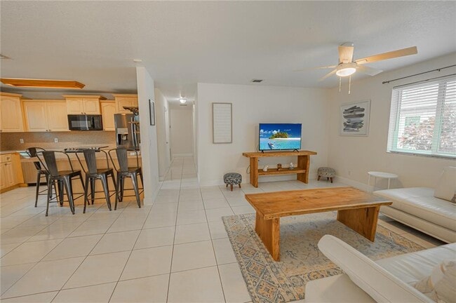 2419 Washington St in Hollywood, FL - Foto de edificio - Building Photo