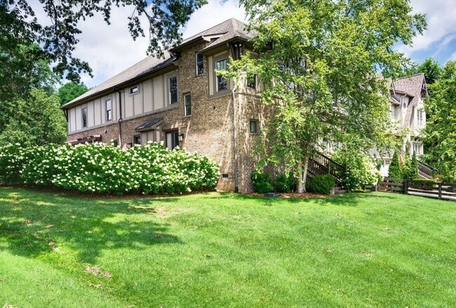 2314 Warfield Ln in Nashville, TN - Foto de edificio - Building Photo