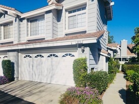 2275 Hawthorne Pl in Tustin, CA - Building Photo