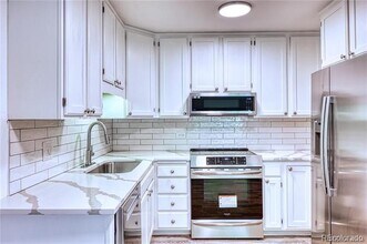 610 S Alton Way in Denver, CO - Building Photo - Building Photo