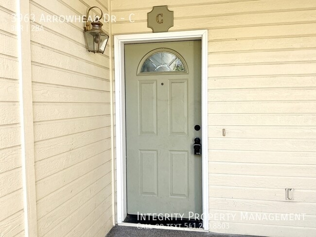 3963 Arrowhead Dr in Medford, OR - Building Photo - Building Photo