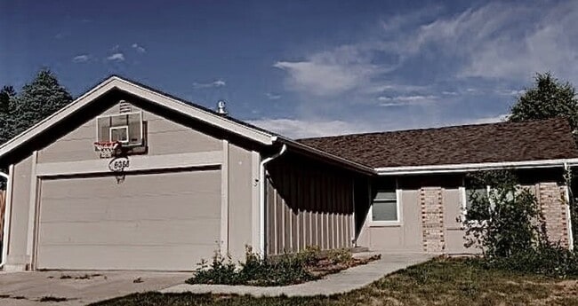 property at 6068 S Kingston Cir