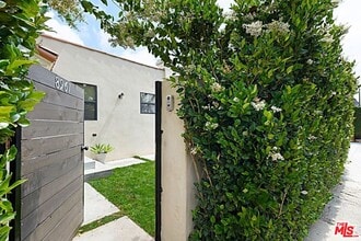 8961 Cadillac Ave in Los Angeles, CA - Building Photo - Building Photo