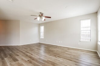 105 Altamont St in Hutto, TX - Foto de edificio - Building Photo