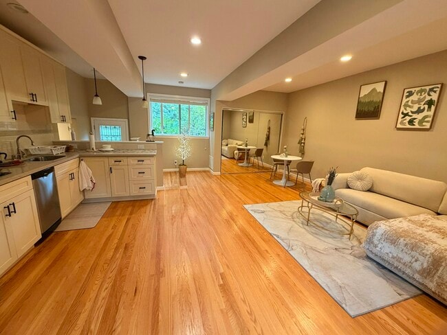 760 La Mesa Dr in Menlo Park, CA - Building Photo - Building Photo