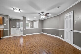 7648 Broadview Dr in Houston, TX - Building Photo - Building Photo