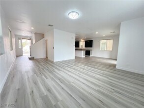 8821 Steaming Thunder Ct in Las Vegas, NV - Building Photo - Building Photo