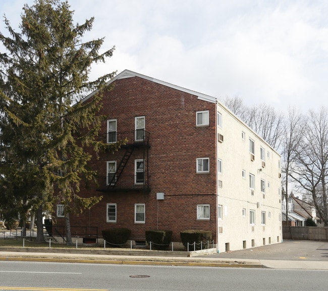 260 Belmont Parkway in Hempstead, NY - Foto de edificio - Building Photo