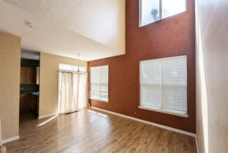 2425 Sunrise Cir in Aurora, IL - Building Photo - Building Photo