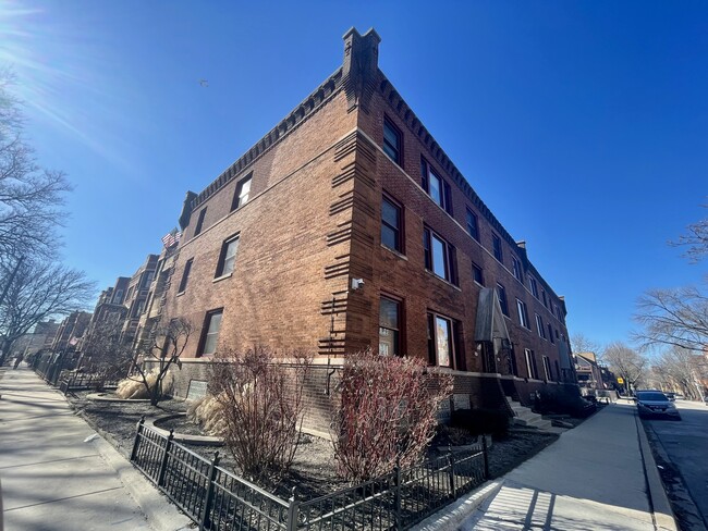 2543 W Iowa St, Unit 1