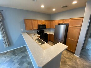 10827 Muscari Way in Las Vegas, NV - Building Photo - Building Photo