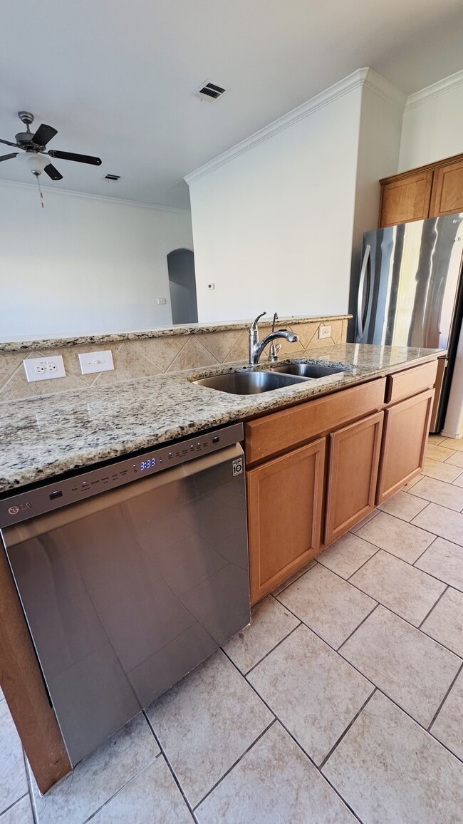 112 Hendelson Ln in Hutto, TX - Building Photo - Building Photo